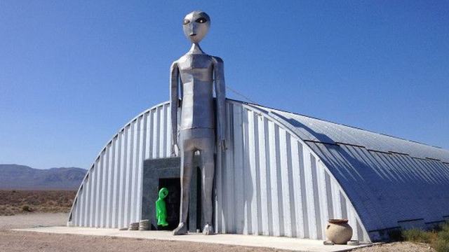 What is Area 51 and why does it generate so much curiosity? 